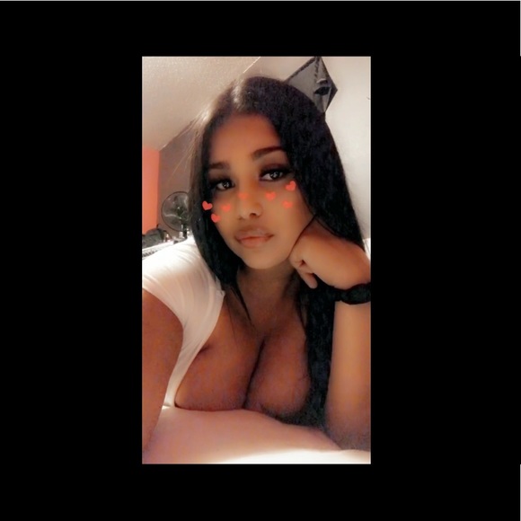 Profile Picture of Natalia Aguirre (@nvtalia420) on Poshmark