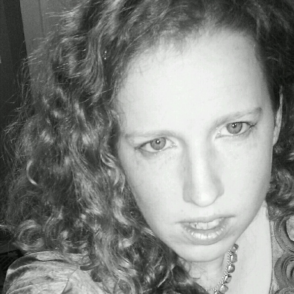 Profile Picture of Heather Piper (@hpiper2004) on Poshmark