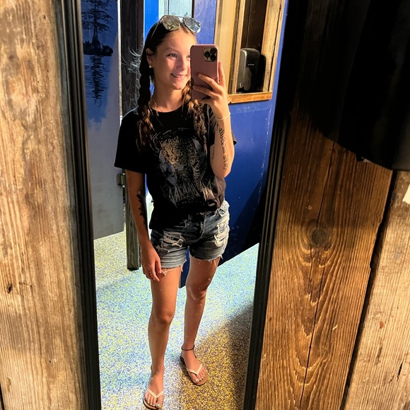 Profile Picture of Allison Dupuy (@allison_dupuy01) on Poshmark
