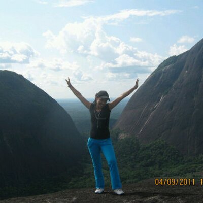 Profile Picture of Lorena Toro (@lorenatoro13) on Twitter