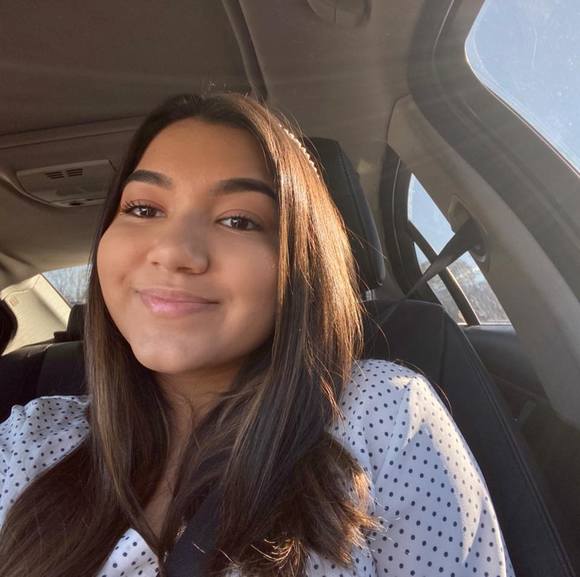 Profile Picture of Julisa Ramos (@julisaramos1209) on Poshmark