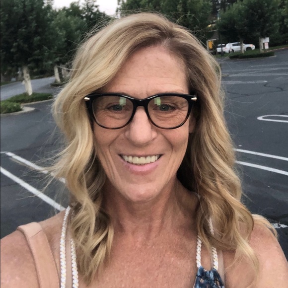 Ellen Botsford - Poshmark Profile Picture of Ellen Botsford (@ellenbotsford) on Poshmark