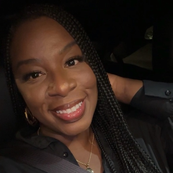 Profile Picture of Jenai Thomas (@nursenairn) on Poshmark