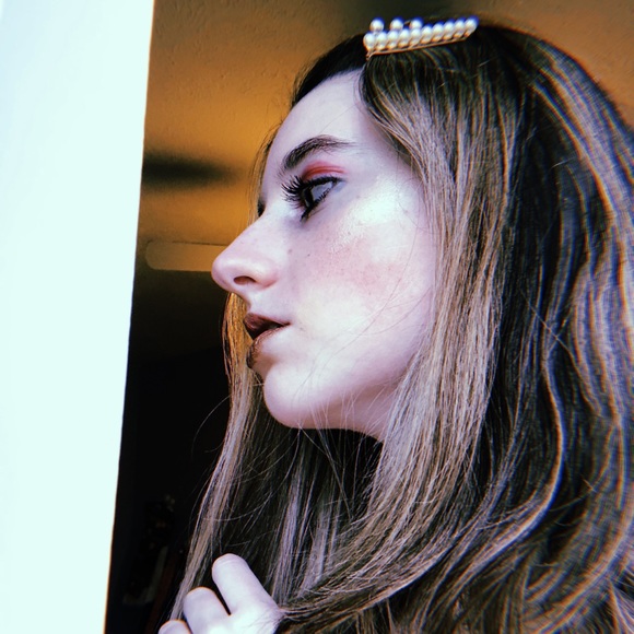 Profile Picture of Kylie Melsha (@kurlsnoel) on Poshmark