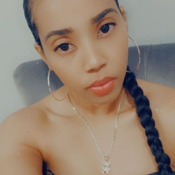 Profile Picture of Tania Hunt martínez de solano (@taniajaden) on Poshmark