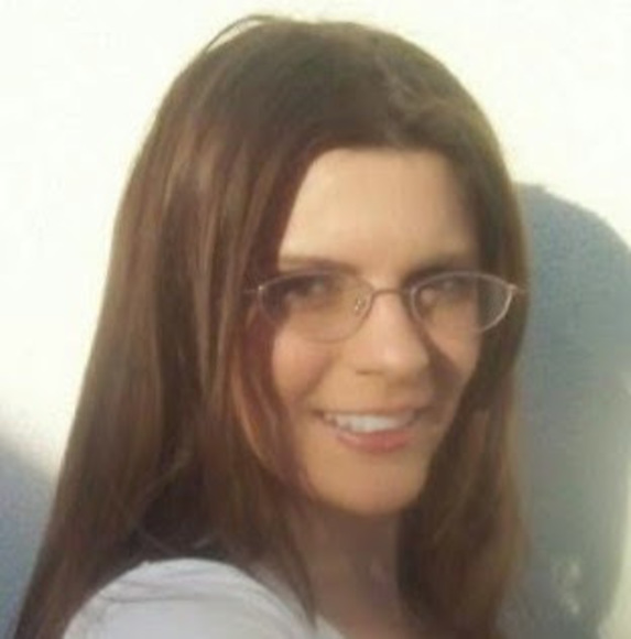 Profile Picture of Deolinda Barreiro (@deolindab) on Poshmark