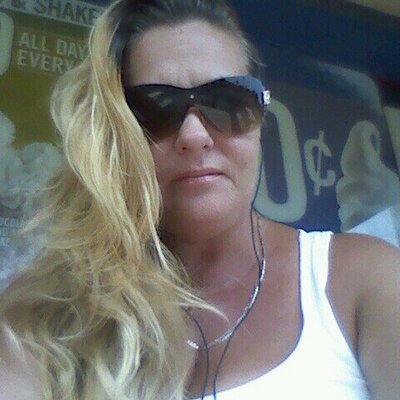 Profile Picture of April Lynn Kearnson Twitter