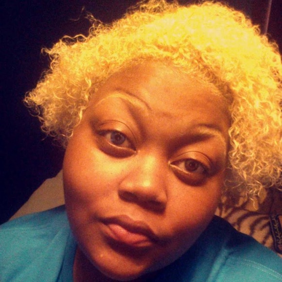 Profile Picture of Cece Lenoir (@cece1206) on Poshmark