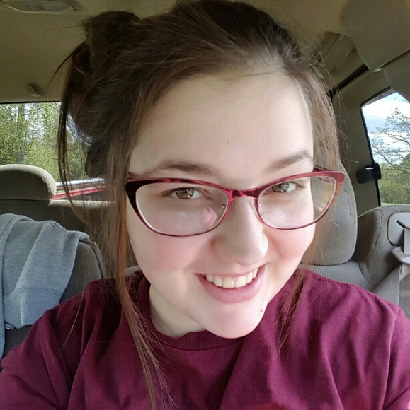 Profile Picture of Jenny Hopper (@enderwiggin1993) on Poshmark