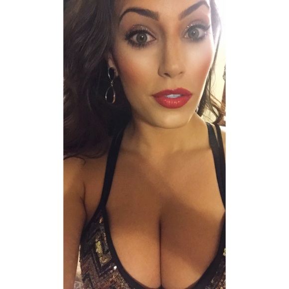 Cassandra Casaletta - Poshmark Profile Picture of Cassandra Casaletta (@cassandracasa) on Poshmark