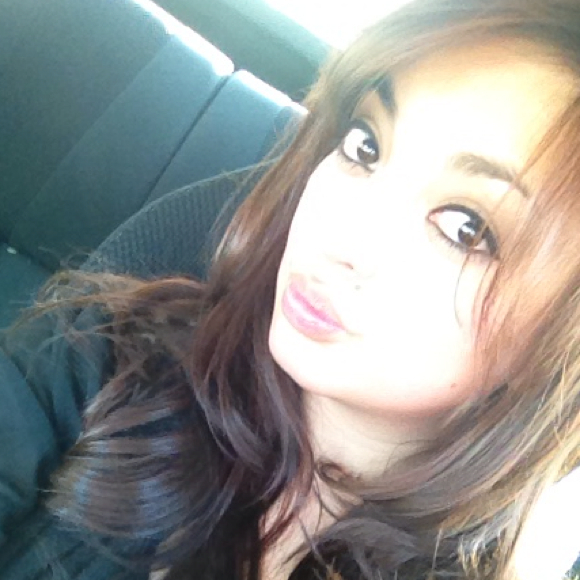 Profile Picture of Arlene Chavez (@arlene_aj11) on Poshmark