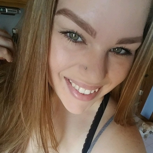 Profile Picture of Joy Baty (@joybaty) on Poshmark