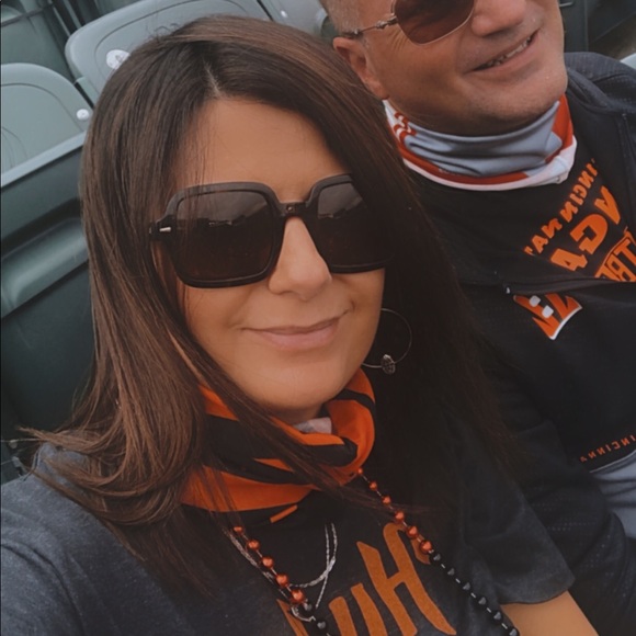 Profile Picture of Julie Kanelos (@juliekanelos) on Poshmark