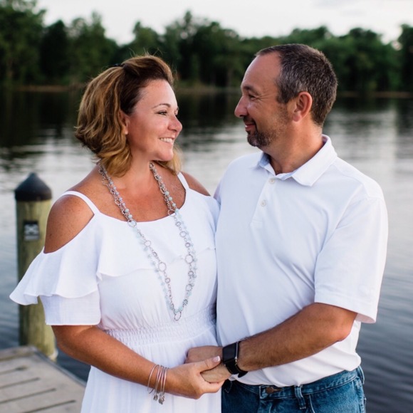 Profile Picture of Laura Goguet (@lauralovinglife) on Poshmark