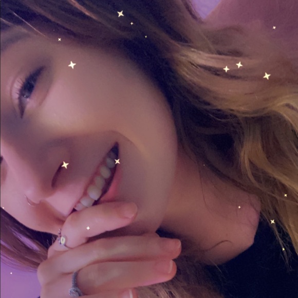 Profile Picture of Chloe Schaak (@graceschaak) on Poshmark