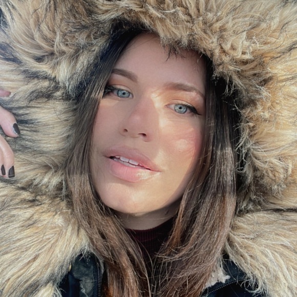Profile Picture of Isabella Sharpensteen (@adumbledorable) on Poshmark