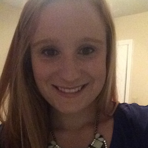 Profile Picture of Nicole Stantial (@nicolestantial) on Poshmark