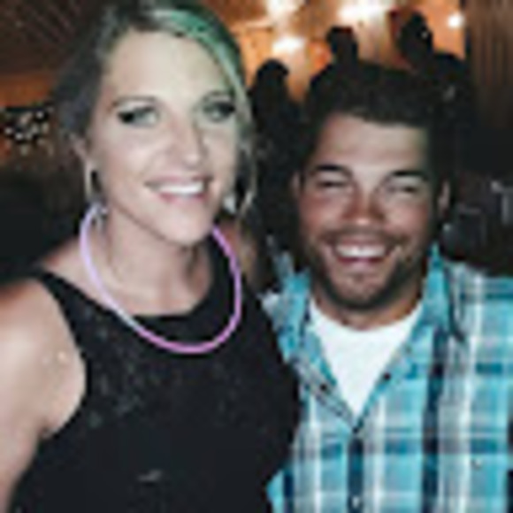 Profile Picture of Aron Hacker (@aronhacker1) on Poshmark