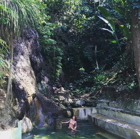 Profile Picture of Lacy Browning (@waaaaah) on Poshmark