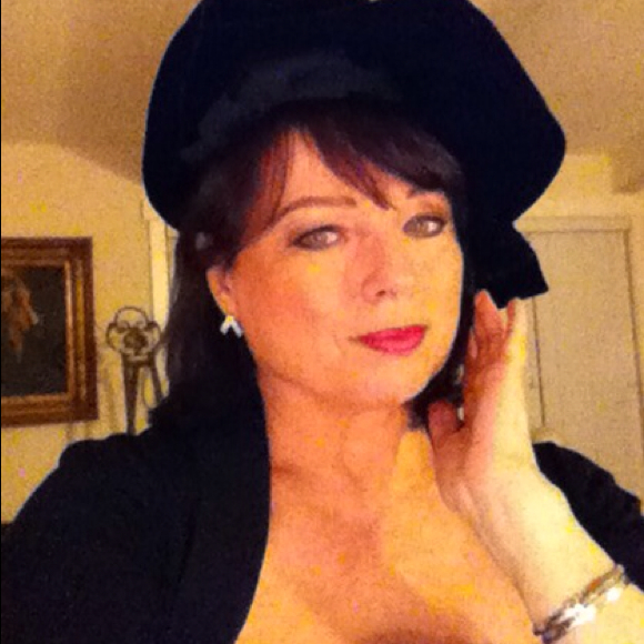 Profile Picture of Jean-marie Chapman (@shopgirly) on Poshmark