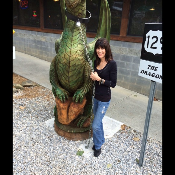 Profile Picture of Bobbi Carter (@shopgirl444) on Poshmark