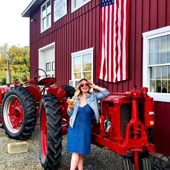 Profile Picture of Isabelle Cohen (@isabellercohen) on Poshmark