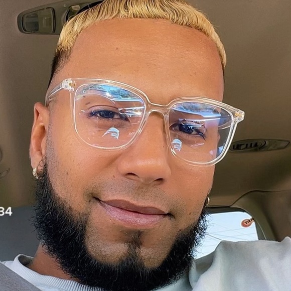 Profile Picture of Angel Claudio (@claudioangel822) on Poshmark
