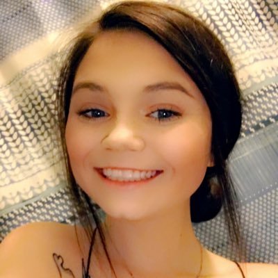 Profile Picture of Lillian Johnston (@lillian33913939) on Twitter