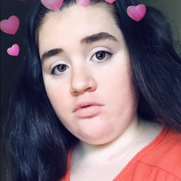 Profile Picture of Kelsey Sumrall (@iamkaymacc) on Poshmark