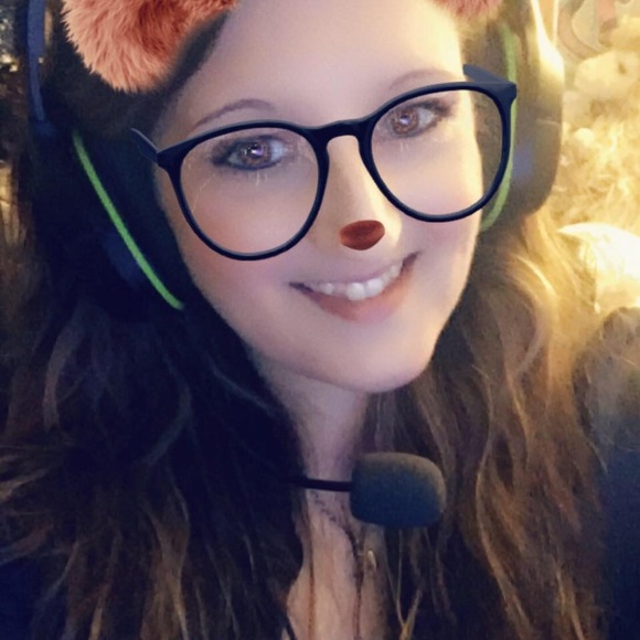 Profile Picture of Sarah Shierling (@ahhsayruh) on Poshmark