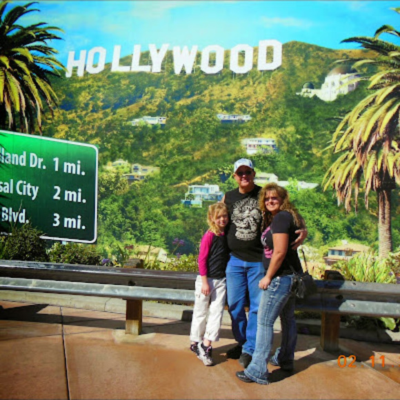 Profile Picture of Suzzette Glazner (@suzzetteglazner) on Poshmark