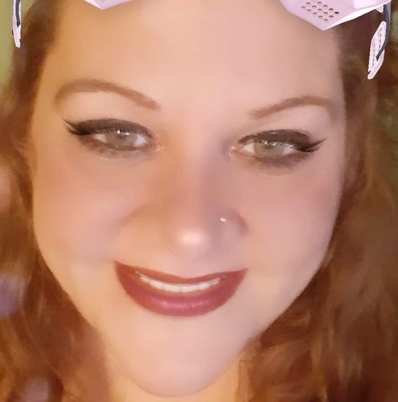 Profile Picture of Lisa Secore (@lisasecore1972) on Poshmark