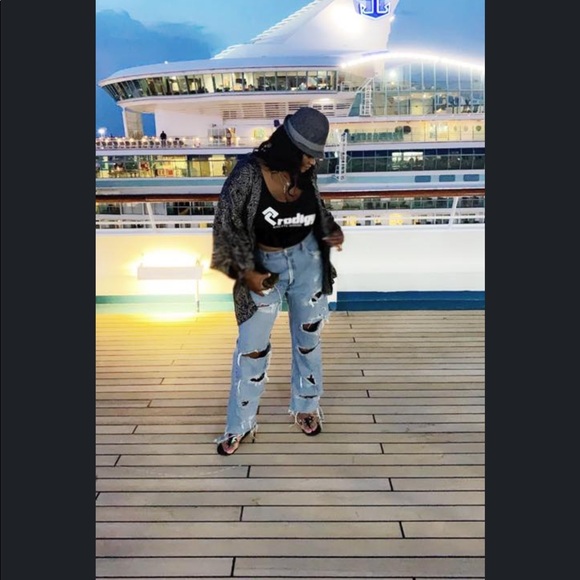 Profile Picture of Crystal Peterson (@elephanttrunkes) on Poshmark