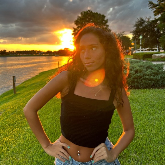 Olivia Truelson - Poshmark Profile Picture of Olivia Truelson (@livtrue22) on Poshmark