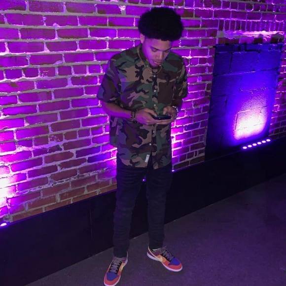 Profile Picture of Steven Shanks (@senin101) on Poshmark