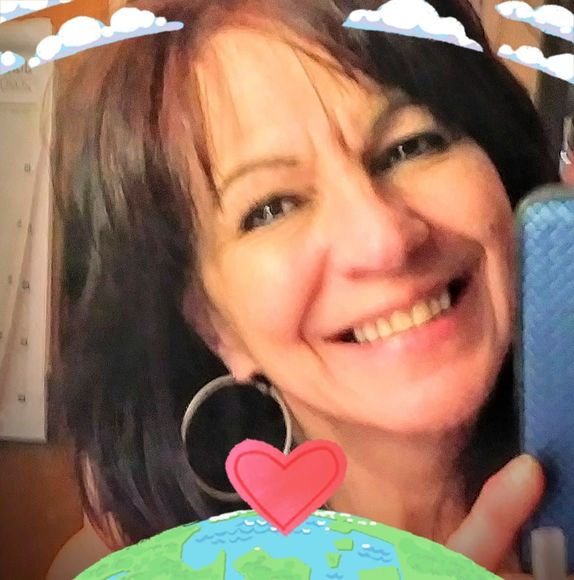 Profile Picture of Lisa Greer (@lisagreer92) on Poshmark