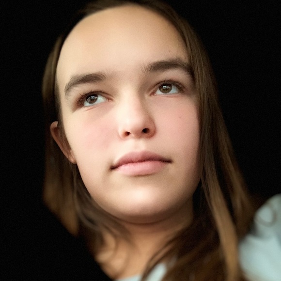 Profile Picture of Chloe Brosseit (@chloebrosseit) on Poshmark