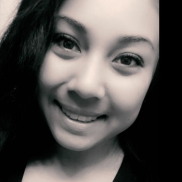 Profile Picture of Lupe Luna (@lulu477) on Poshmark