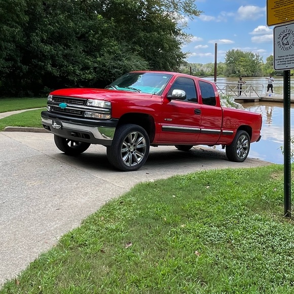 Profile Picture of Jordan Rhoades (@jrhoades238) on Poshmark