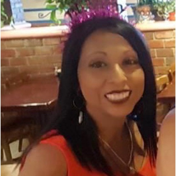 Profile Picture of Lisa Stricklin (@lisa_stricklin) on Poshmark