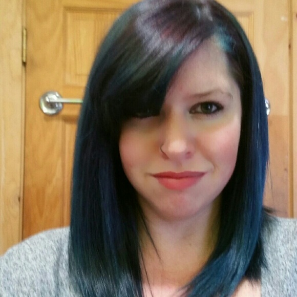 Profile Picture of Beverly Biernot (@bevlbiernot) on Poshmark