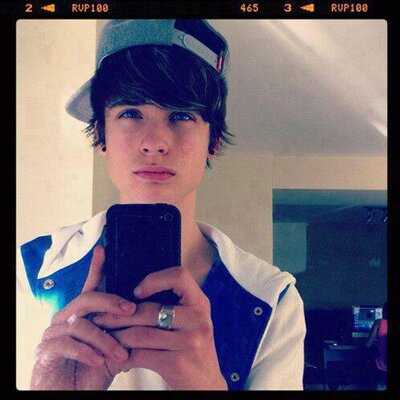 Profile Picture of Derek Sanchez (@dereksanchez1D) on Twitter