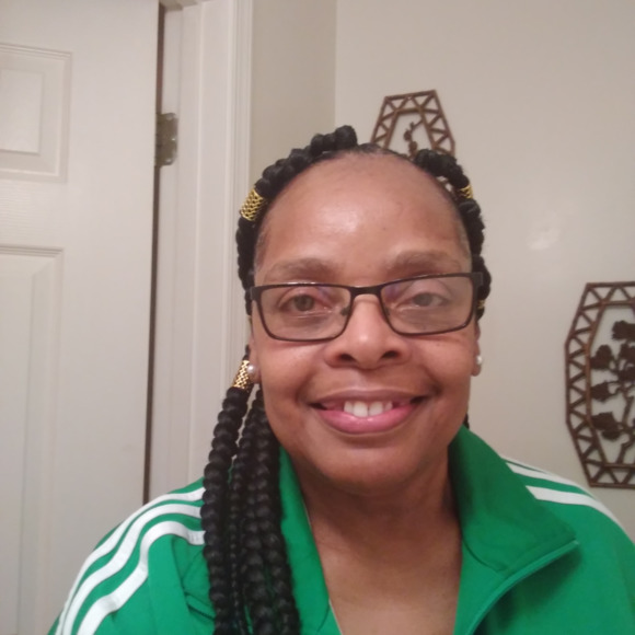 Profile Picture of Marshelle Hinman (@hinmanm) on Poshmark