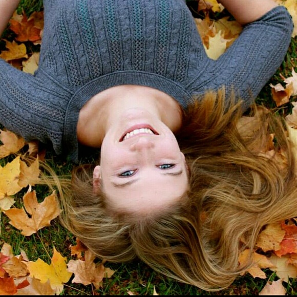 Profile Picture of Julia Eschedor (@jeschedor15) on Poshmark