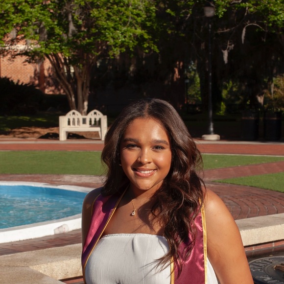 Profile Picture of Chelsi Bailey (@chelmb21) on Poshmark