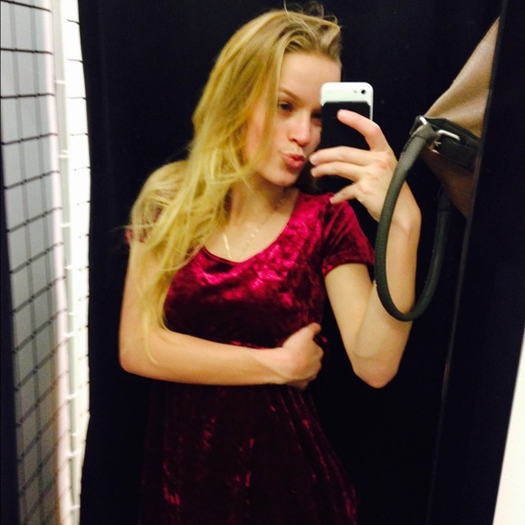 Profile Picture of Annikna Scallan (@annikka56) on Poshmark