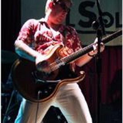 Profile Picture of Chris Pearce (@ChrisSurfinLung) on Twitter