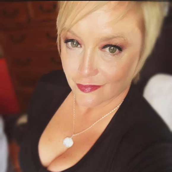 Profile Picture of Sonia Mayhugh (@mayhugh_1973) on Poshmark