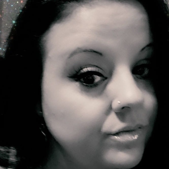 Profile Picture of Stephanie Eakles (@stefeakles) on Poshmark