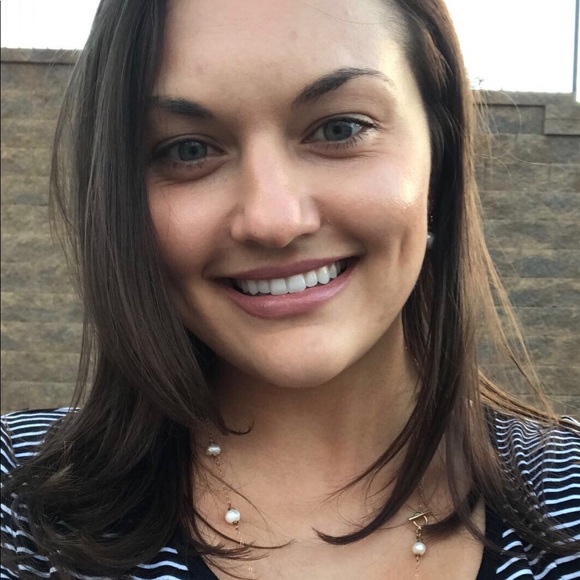 Profile Picture of Alina Bailey (@alinabailey) on Poshmark